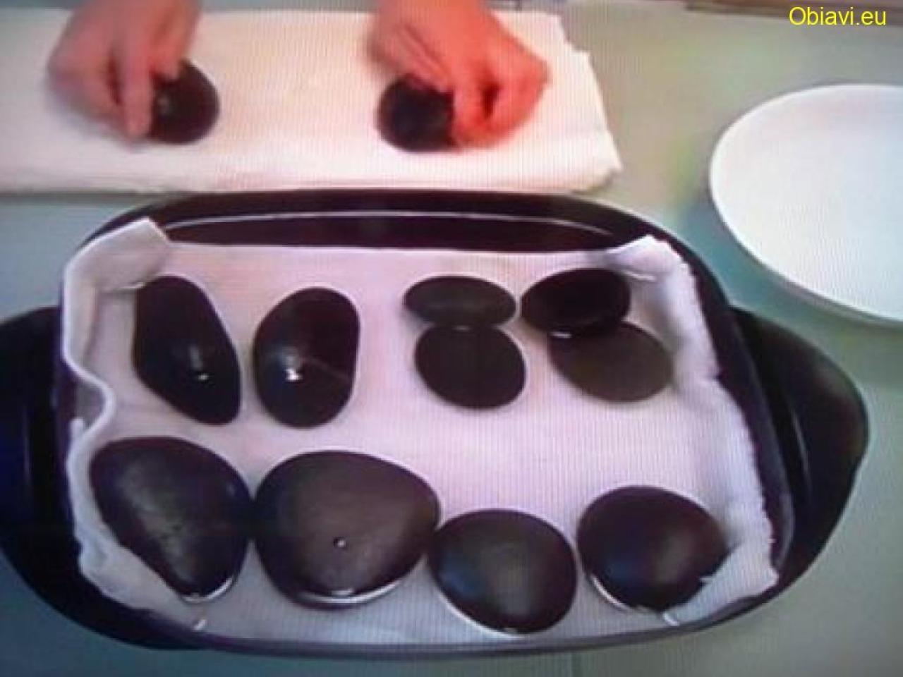 Масаж с горещи вулканични камъни Масаж с горещи вулканични камъни