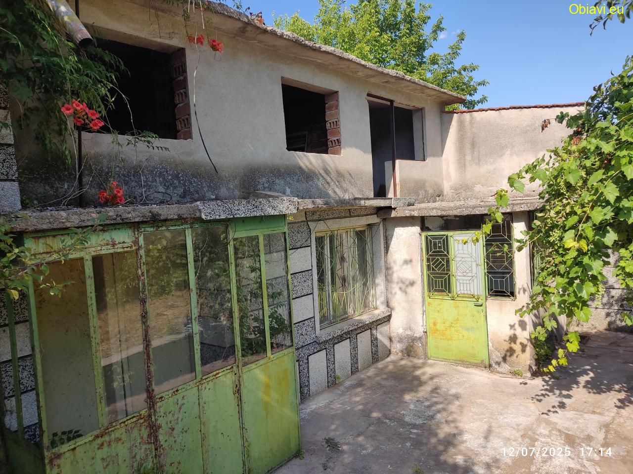 ДВЕ къщи + ПАРЦЕЛ за продажба, на 20 км от гр Стара Загора